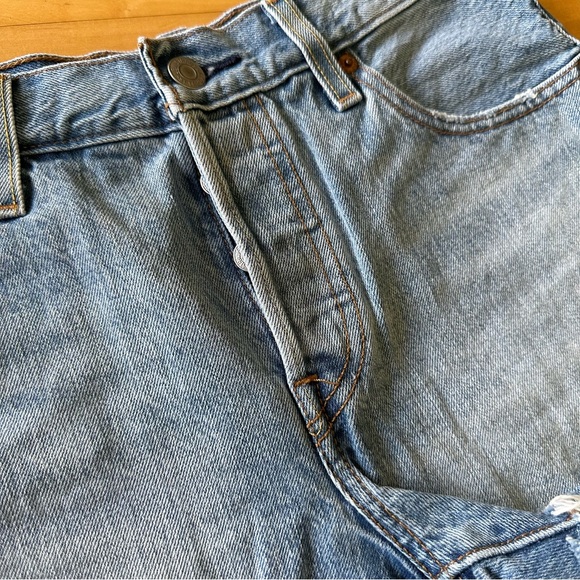 Levi’s medium wash 501 shorts - Picture 2 of 7